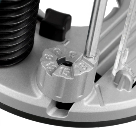 Фрезер Bosch GOF 130 1300Вт 28000об/мин макс.ход:55мм