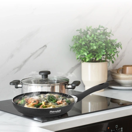 Сковорода Rondell Infinity RDA-572 круглая 26см покрытие: Xylan Plus ручка несъемная (без крышки) черный