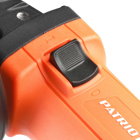 Углошлифовальная машина Patriot AG 126 1050Вт 11000об/мин рез.шпин.:M14 d=125мм (110301126)