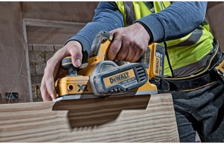 Рубанок DeWalt DCP580N-XJ 82мм 15000об/мин