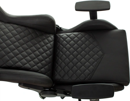 Кресло игровое Knight ARMOR черный ромбик эко.кожа с подголов. крестов. металл