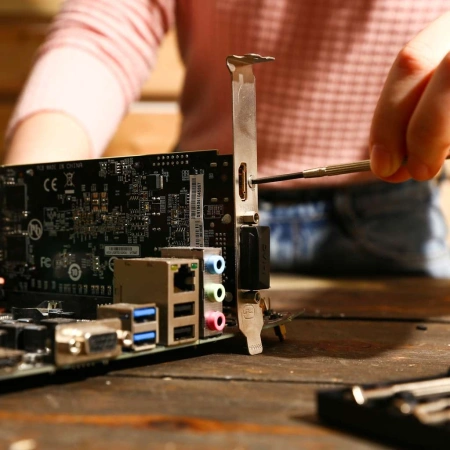 Набор отверток Deko SS83 в компл.:83 предмета жесткий кейс (065-0606)