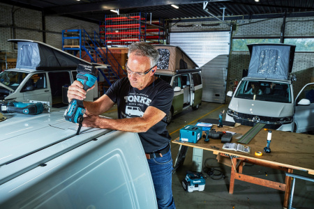 Многофункциональный инструмент Makita DTM52RTJX1 синий/черный