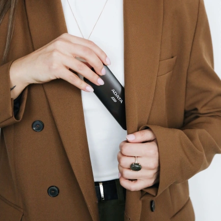 Накопитель SSD A-Data USB-C 2TB ASE760-2TU32G2-CBK SE760 1.8" черный