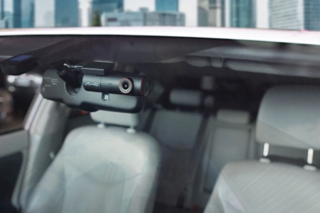 Видеорегистратор Mio MiVue J30 черный 3.6Mpix 1440x2560 1440p 150гр. MSTAR SSC337