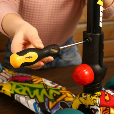 Набор отверток Deko SS83 в компл.:83 предмета жесткий кейс (065-0606)