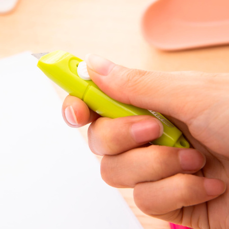 Нож канцелярский Deli E2020 Vivid Mini шир.лез.9мм фиксатор сталь ассорти блистер