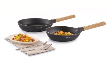 Сковорода Rondell Magnate RDA-1241 круглая 24см покрытие: Xylan Plus ручка несъемная (без крышки) черный