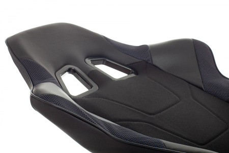 Кресло игровое Zombie Thunder 1 черный/карбон ткань/эко.кожа с подголов. крестов. пластик