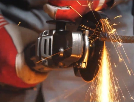 Углошлифовальная машина Интерскол УШМ-125/18В 8500об/мин рез.шпин.:M14 d=125мм жестк.кейс (578.0.0.7