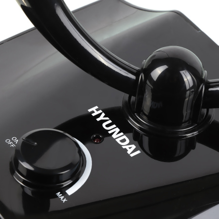 Антенна телевизионная Hyundai H-TAI400 30дБ активная черный каб.:1.85м