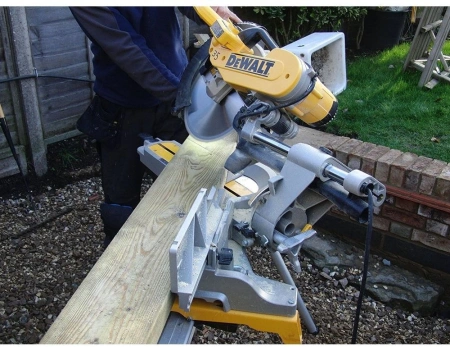 Торцовочная пила DeWalt DWS780 1675Вт 3800об/мин d=305мм