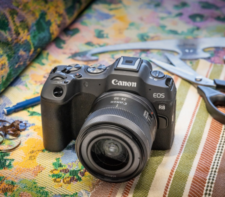 Фотоаппарат Canon EOS R8 черный 24.2Mpix 3" UHD 4K WiFi LP-E17