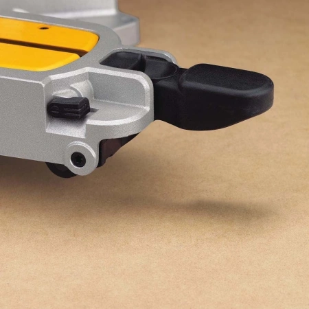 Торцовочная пила DeWalt DWS780 1675Вт 3800об/мин d=305мм