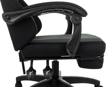 Кресло игровое Zombie Weaver черный с подголов. крестов. пластик подст.для ног пластик черный