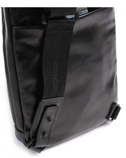 Рюкзак слинг Piquadro Blue Square Revamp CA5577B2V/N черный кожа