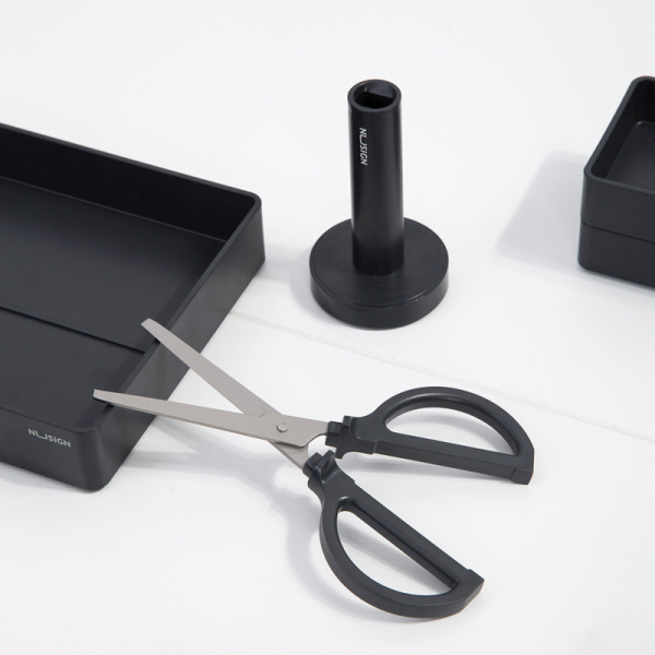 Ножницы Deli ENS051BLACK Nusign офисные 170мм ручки пластиковые титановое покрытие сталь черный