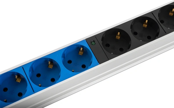 Блок распределения питания Rem IP20 R-32-8S-I-440-K гор.размещ. 8xSchuko базовые 32A клеммная колодка