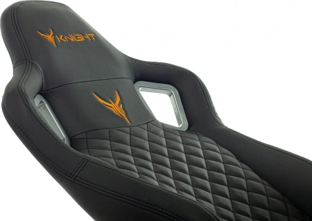 Кресло игровое Knight Outrider черный ромбик эко.кожа с подголов. крестов. металл