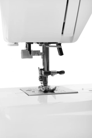 Швейная машина Janome LW-30 белый