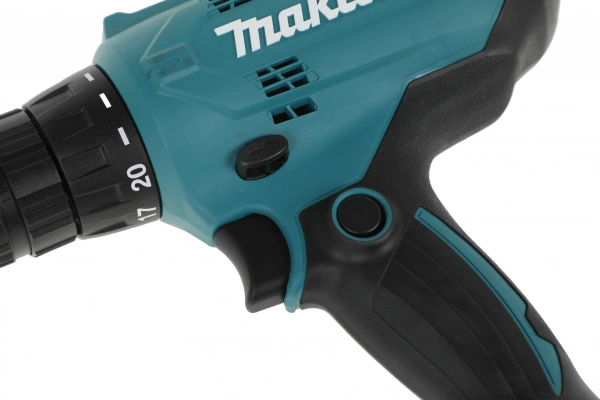 Дрель безударная Makita DF0300 320Вт патрон:быстрозажимной реверс