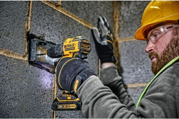 Дрель-шуруповерт DeWalt DCD708D2T-QW 340Вт аккум. патрон:быстрозажимной (кейс в комплекте)