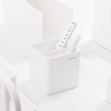 Подставка Deli ENS011WHITE Nusign 2отд. для письменных принадлежностей 84х84х86мм белый пластик
