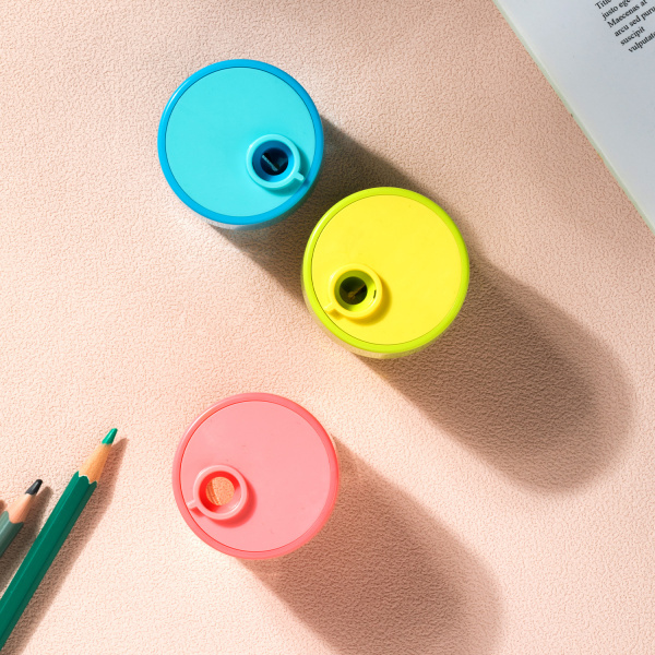 Точилка для карандашей ручная Deli EH557 1 отверстие пластик ассорти