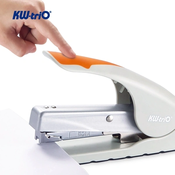 Степлер настольный Kw-Trio 5818 Soft-Touch 24/6 24/8 26/6 26/8 (40листов) снижение усилия серый/черный 210скоб