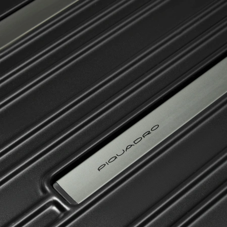 Чемодан Piquadro PQ LIGHT BV6394PQL/NO 51x75x31см поликарбонат черный матов.