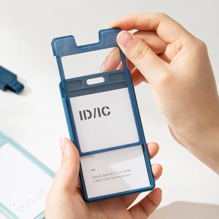 Бейдж Deli EF407 105х62мм вертик. зажим пластиковый ассорти шнур