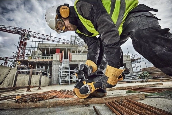 Углошлифовальная машина DeWalt DCG406N 9000об/мин рез.шпин.:M14 d=125мм