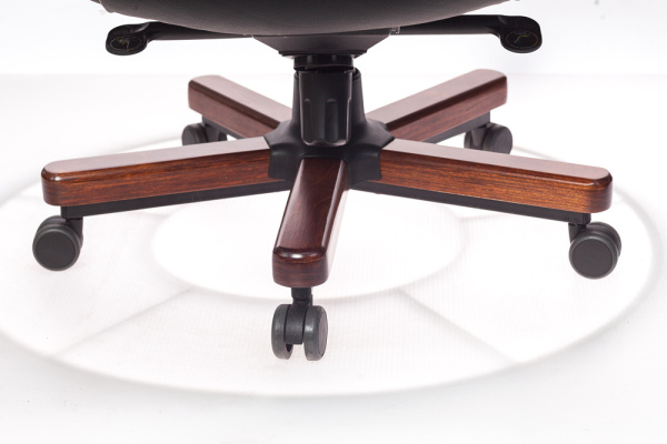 Кресло руководителя Бюрократ T-9923WALNUT черный кожа крестов. металл/дерево