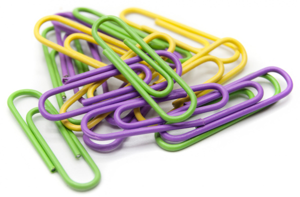 Скрепки Silwerhof 492022 металл пластиковая оболочка 28мм ассорти (упак.:100шт) картонная коробка