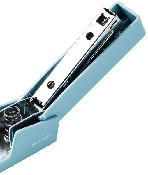 Степлер Deli ENS084 Nusign 24/6 26/6 (20листов) синий 100скоб коробка