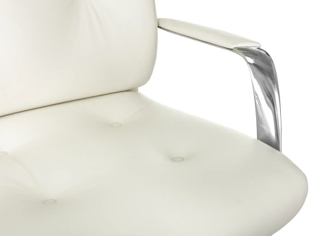 Кресло руководителя Бюрократ _DAO белый кожа крестов. алюминий