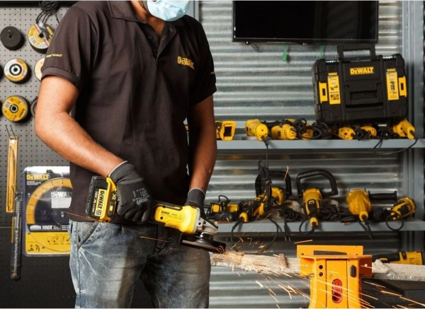 Углошлифовальная машина DeWalt DCG405P2-QW 9000об/мин рез.шпин.:M14 d=125мм жестк.кейс