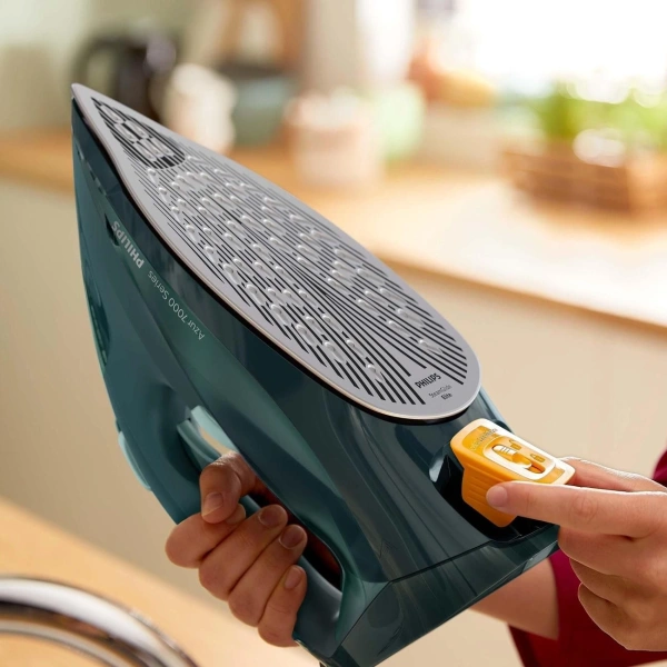 Утюг Philips DST7050/70 2800Вт зеленый