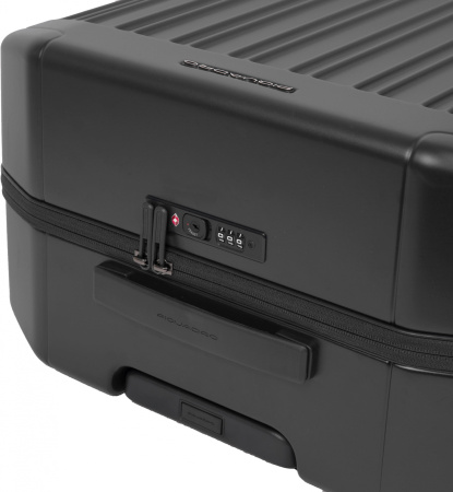 Чемодан Piquadro PQ LIGHT (BV4427PQL/NO) 46x69x27см 60л. 3.2кг. поликарбонат черный