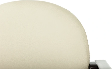 Стул Бюрократ ДЖУНО светло-бежевый эко.кожа на ножках дерево