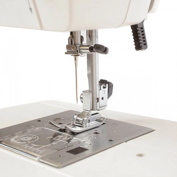 Швейная машина Janome Sewist 709 белый