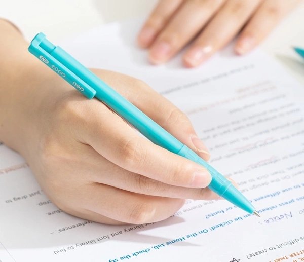 Ручка шариков. автоматическая Deli Daily EQ00330 синий/черный d=0.7мм син. черн. резин. манжета