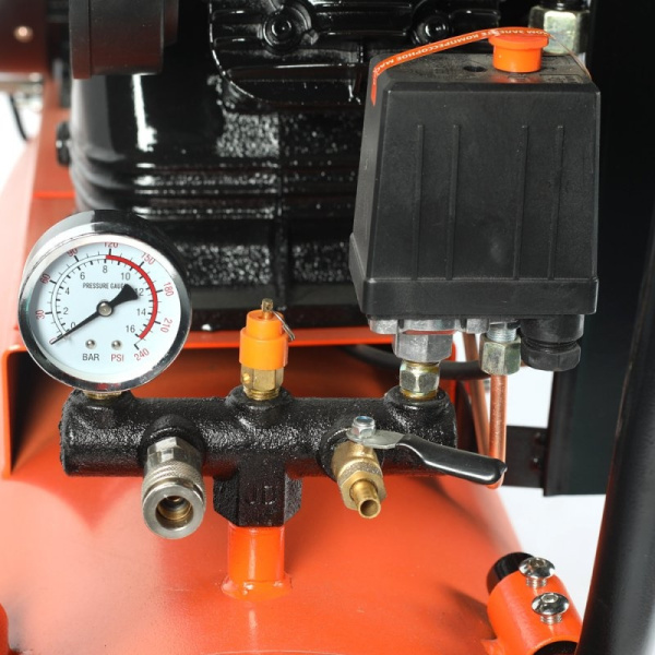 Компрессор поршневой Patriot PTR 100-670 масляный 670л/мин 100л 3000Вт оранжевый