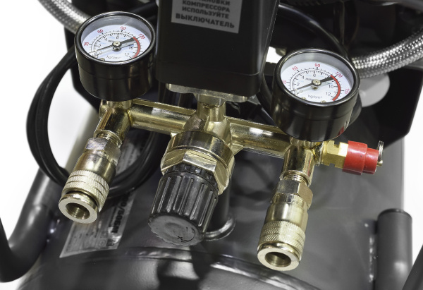 Компрессор поршневой Парма БМ K-3000/50БМ безмасляный 474л/мин 50л 3000Вт серый/черный