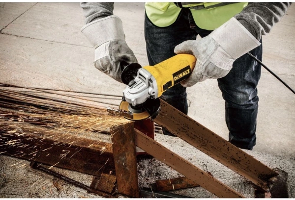 Углошлифовальная машина DeWalt DWE4117-QS 950Вт 12000об/мин рез.шпин.:M14 d=125мм
