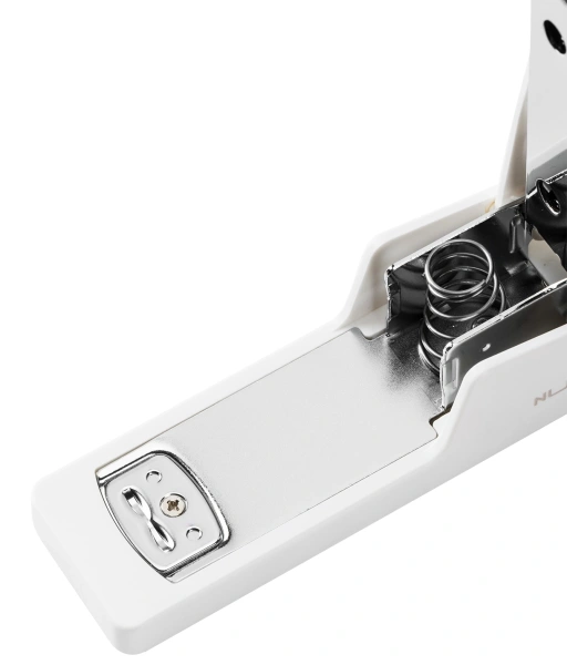 Степлер Deli ENS084 Nusign 24/6 26/6 (20листов) белый 100скоб коробка