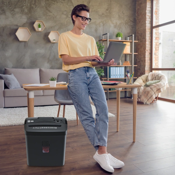 Шредер Cactus CS-SH-A3 (секр.P-4)/перекрестный/6лист./13лтр./скобы/пл.карты