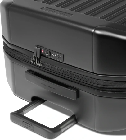 Чемодан Piquadro PQ LIGHT BV6394PQL/NO 51x75x31см поликарбонат черный матов.