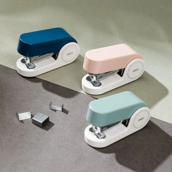 Степлер мини Deli EK203-GR EK203 24/6 26/6 (15листов) встроенный антистеплер зеленый 15скоб металл/п