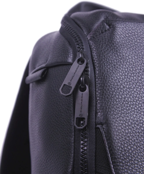 Рюкзак Piquadro Than CA6609S135/N черный кожа